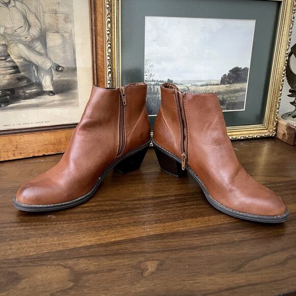 Sonoma Ankle Boots The "McKenzie" Elastic Side Panel with Block Heel Sz 7M - Picture 3 of 7